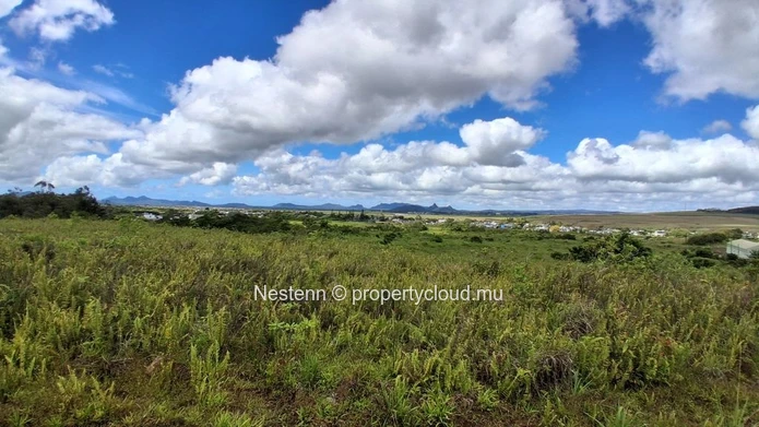 A vast plot of land, thousands of possibilities — 36,332 m² in L'Espérance