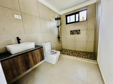 5 Bedroom Townhouse, Duplex