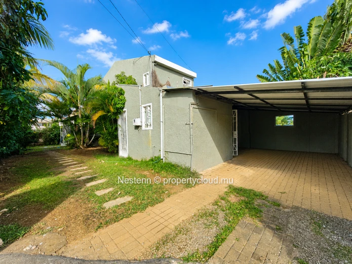 Charming 4-Bedroom Family Home with Pool – Walking Distance to Blue Bay Beach