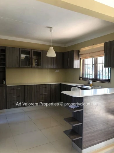 À vendre – Grande Maison à Pointe aux Sables avec piscine