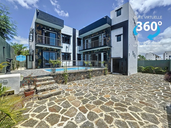 Appartement avec piscine commune