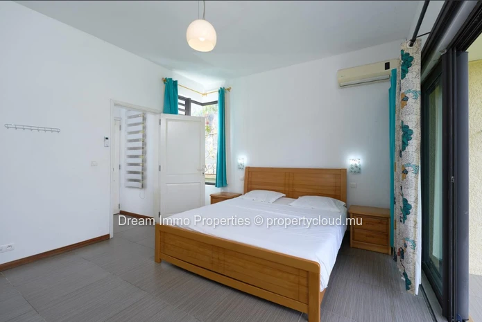 Seafront! Stunning 4-Bedroom Villa With Sea & Mountain Views In Belle Mare - Mauritius