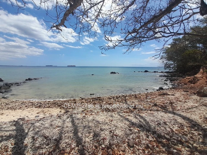 3 Arpents + 50 perches Beachfront Land For Sale – Balaclava