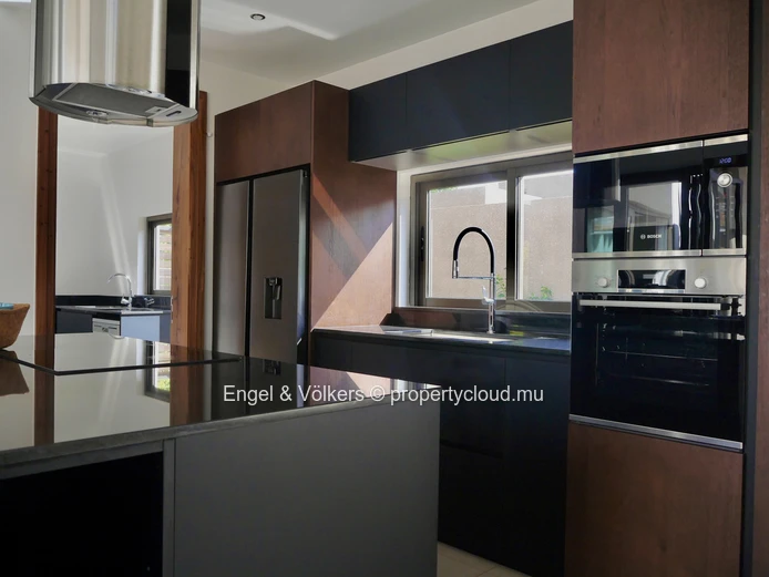 Tropical Luxury Living on the North-West Coast