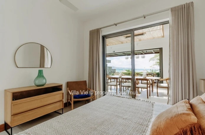 Cap Malheureux - Superb contemporary 3 bedroom villa on the beachfront