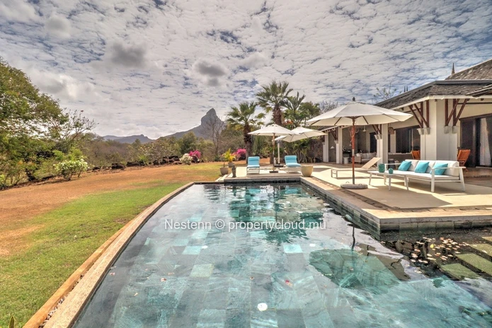 Superbe villa de 5 chambres située dans un domaine golfique
