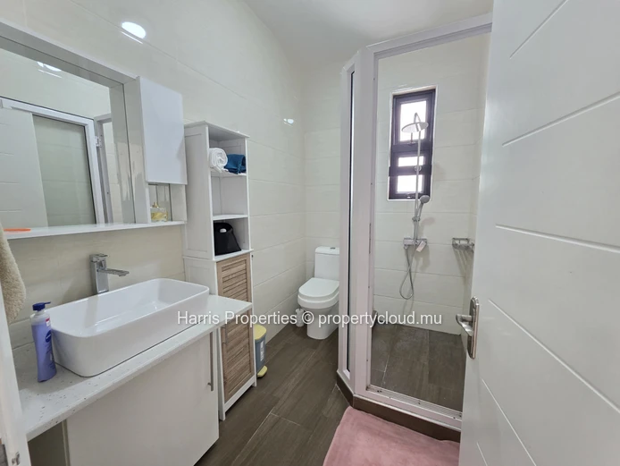 Magnifique appartement au 2e étage à louer dans une résidence haut de gamme à Pereybere, avec ascenseur