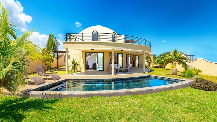 Villa 3 Chambres à Louer avec Piscine, Accès Salle de Sport et Vue sur Mer – Maurice