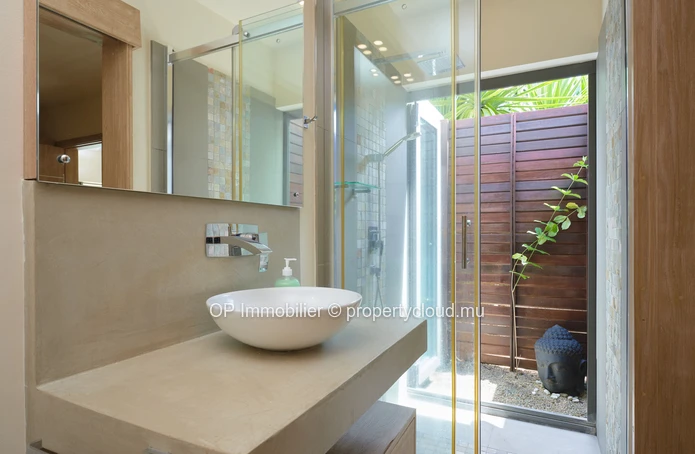 Villa 3 chambres avec piscine privée à vendre au Clos du Littoral