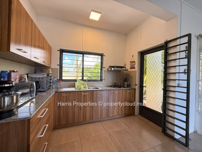 Appartement meublé au rez-de-chaussée à louer à Mon Choisy