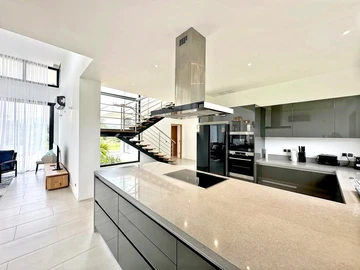 5 Bedroom Villa