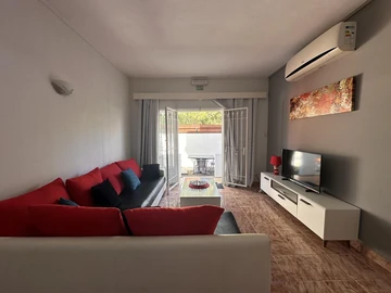 12 Bedroom Hotel