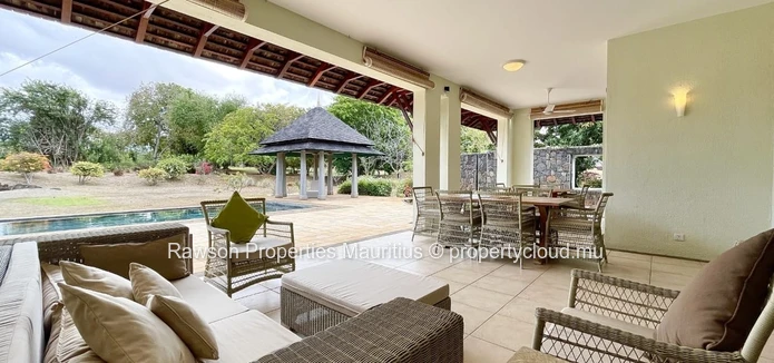 4 Bedroom Villa For Sale in Tamarin