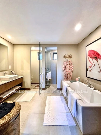 À Vendre : Appartement/Penthouse 2 Chambres – Le Savoy, Pointe aux Canonniers