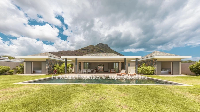 Élégante villa de 4 chambres avec vue panoramique sur la montagne et piscine privée