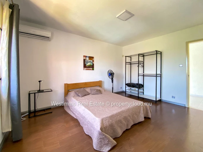 Appartement meublé de 3 chambres avec terrasse à louer à Grand Gaube, île Maurice