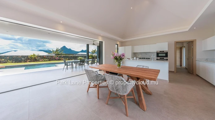 Élégante villa de 4 chambres avec vue panoramique sur la montagne et piscine privée