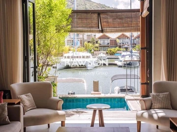 5 Bedroom Duplex To Let in Petite Riviere Noire