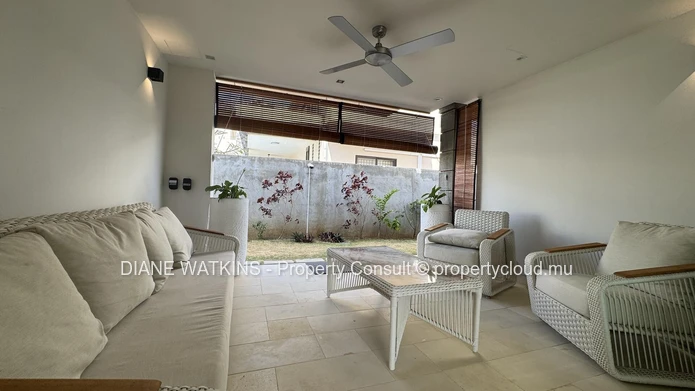 Harmonie et Élégance – Villa de 4 Chambres à Louer avec Piscine et Bureau à Flic en Flac
