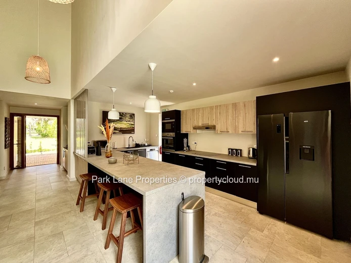 Luxueuse villa de golf contemporaine en vente meublée au sein de Heritage Villas Valriche