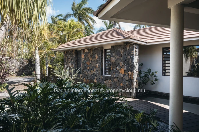 Villa de Plain-Pied à Louer à Belle Vue Harel, Île Maurice | Piscine Privée & Grand Jardin de 1 800 m²