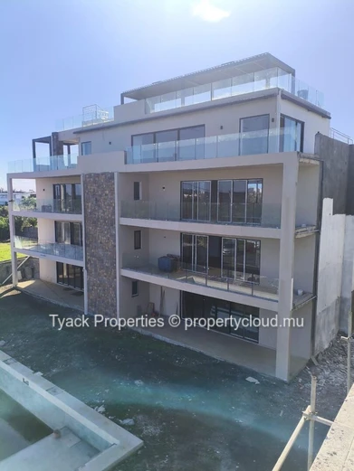 Modern 3-Bedroom Apartment Near Grand Baie – Shared Pool & Prime Location in Sottise – 3 Bedrooms, Shared Pool & Easy...