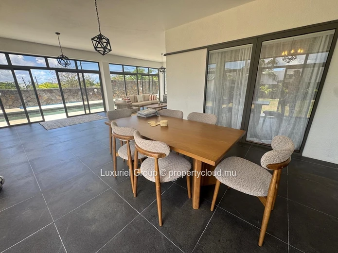 Belle propriété de prestige sur grand terrain a vendre à Grand Baie