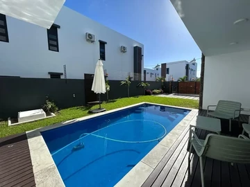 4 Bedroom Villa