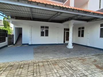 12 Bedroom Building