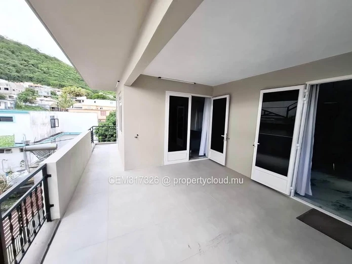 Brand New 1 Bedroom Furnished Apartment for Rent – Candos, Quatre-Bornes 