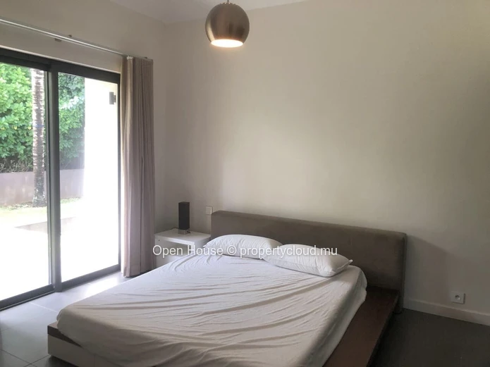 Villa PDS à vendre à Péreybère, 221m² habitables, terrain de 681m², 3 chambres + 1 bureau, piscine privée, 1 garage e...