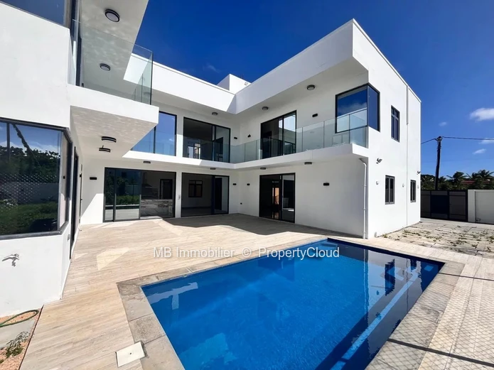 Spacieuse Villa à Louer à Bain Boeuf, Maurice: Propriété de 5 chambres avec piscine