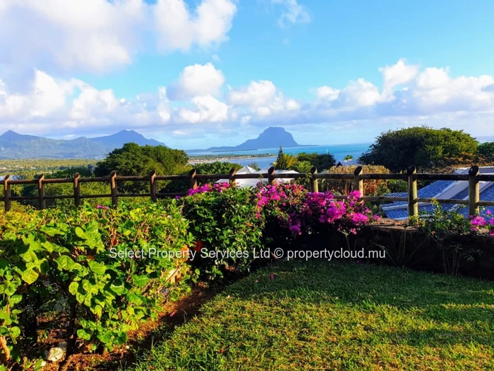 For Sale, Rare Opportunity Apartment with View , garden and Dip Pool at Plantation Marguery
