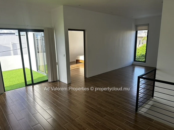 FOR SALE | Beautiful Fully Renovated House with Swimming Pool and Sea View – Flic-en-Flac