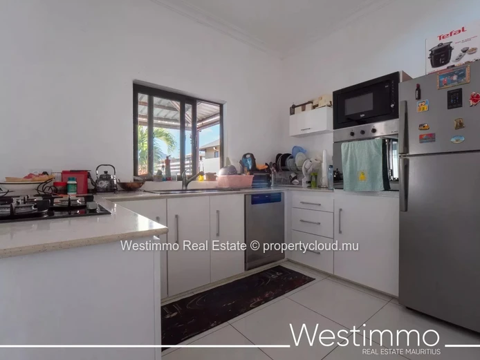 4-bedroom house with cinema and pool for rent in Flic en Flac