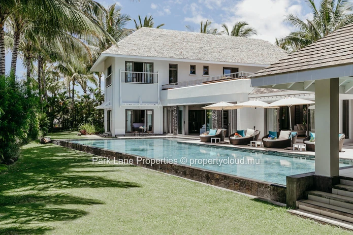 Villa de prestige avec pavillon et accès golf à Anahita – Quartier Lunea