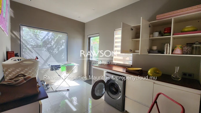 Villa 4 Chambres | Bureau | Piscine | Accessible Aux Étrangers | Pereybere | €
