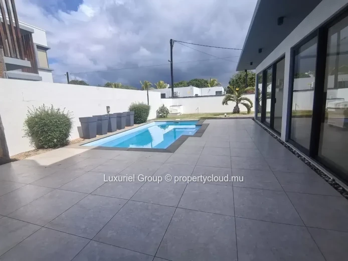 Villa De Charme Avec Terrasses, Jardin Paysager Et Piscine