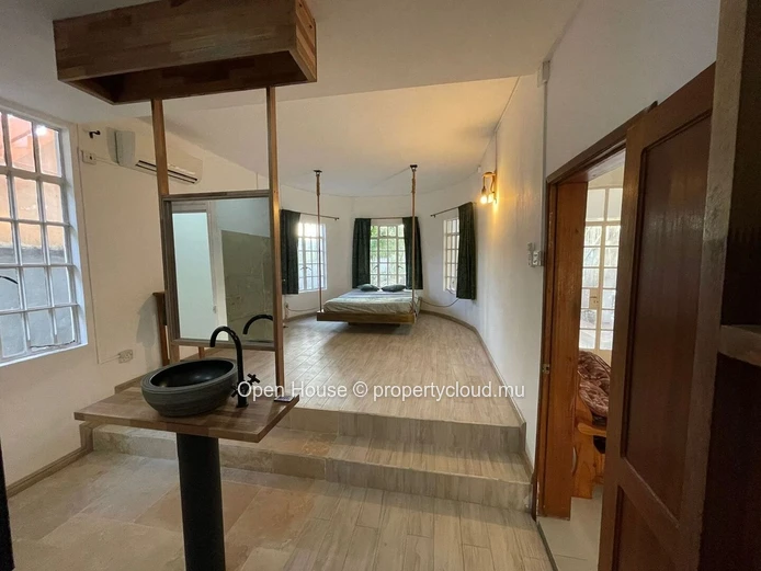Mauritian Villa in Bain Boeuf, Pereybere - 290m², 8 Bedrooms.