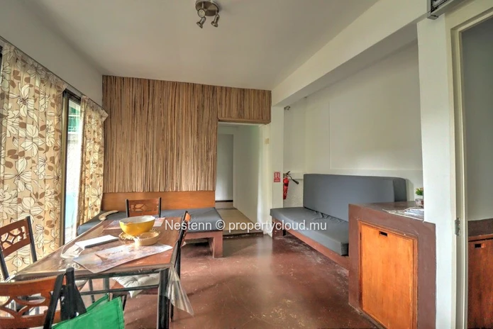 Traditional house with independent studio 