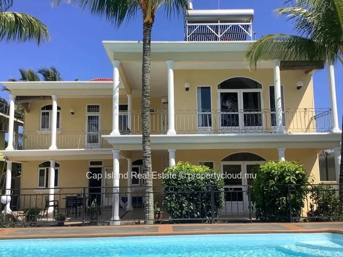 À Vendre – Villa Spacieuse avec Cottage Privé à Péreybère