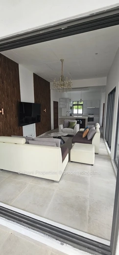 Maison moderne entièrement meublée à Calodyne  en Vente