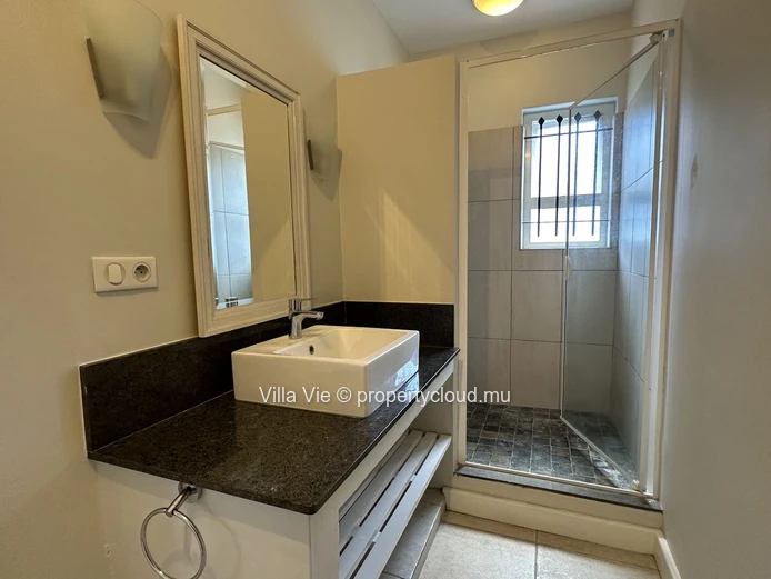 Grand Baie - Maison familiale de 4 chambres avec piscine au bord de l'eau (Mandat exclusif)