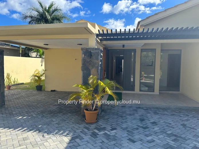 Contemporary New 4-Bedroom Residence in Tamarin