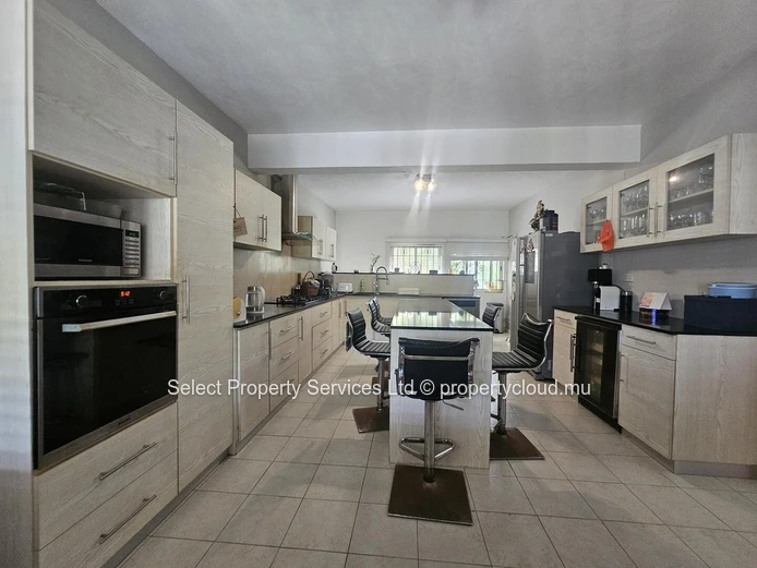 Charming spacious 4 Bedroom House for Sale in Floreal