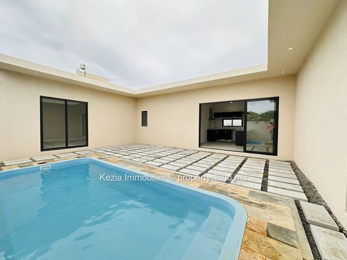 Bungalow With Swimming Pool