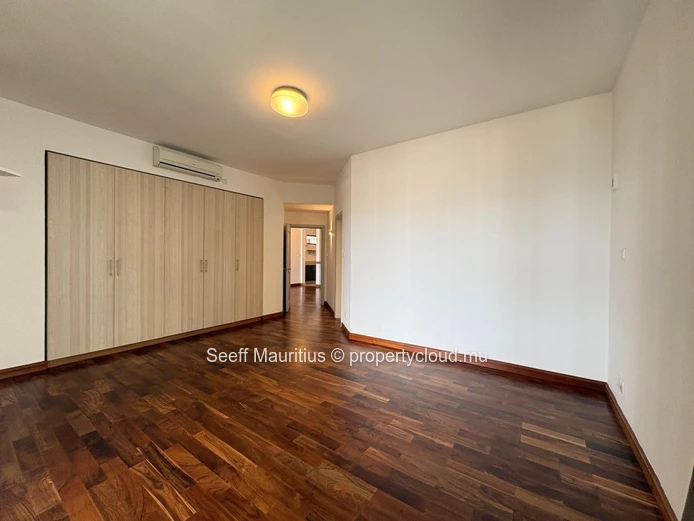 Renovated 3-bedroom apartment with sea & Le Morne views
