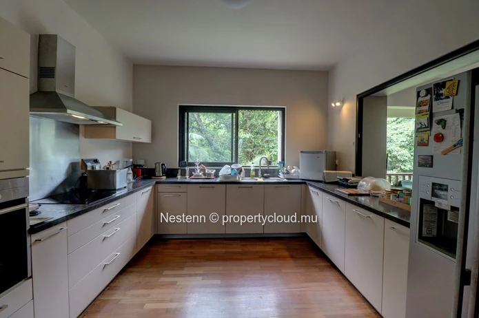 Spacious and bright duplex in a secure residence with river views