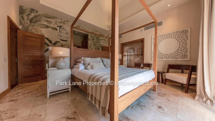 Exquise Villa Tropicale Nichée dans un Domaine de Golf Prestigieux