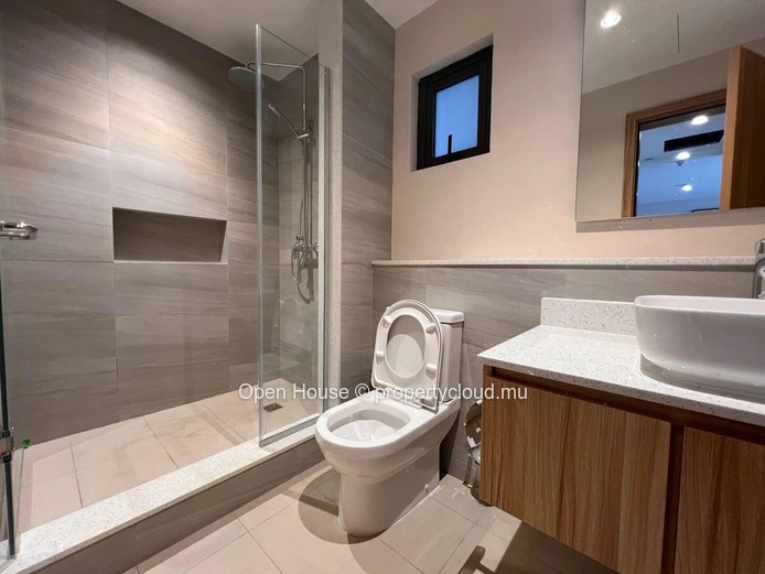 Apartment located 800 meters from the Tribeca shopping center, featuring 2 bedrooms, 1 bathroom, air conditioning, sp...